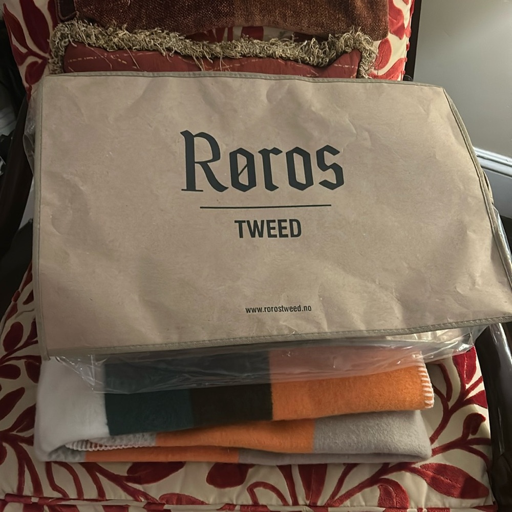 Roros Tweed Blanket New (no tags)